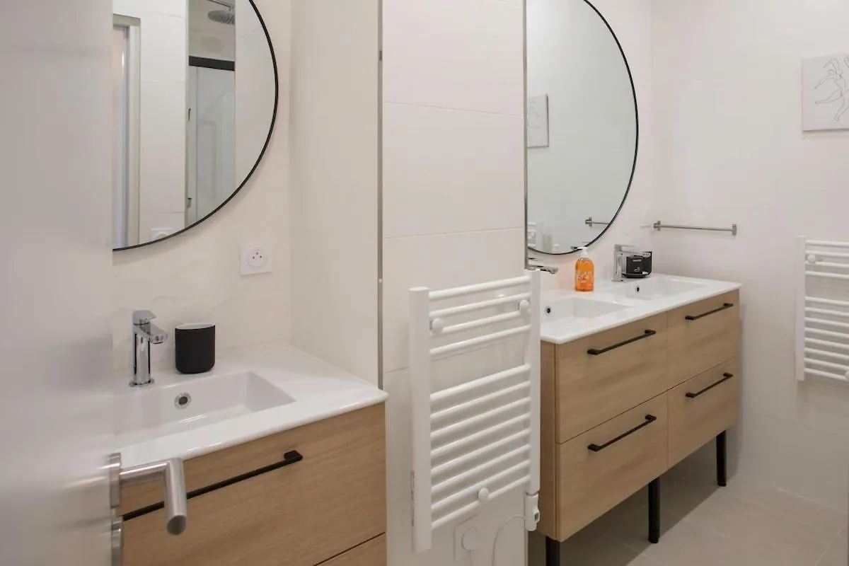 #35 Suite Carlone 5Min From The Beach Ac & Terrace Nice 0*,  France