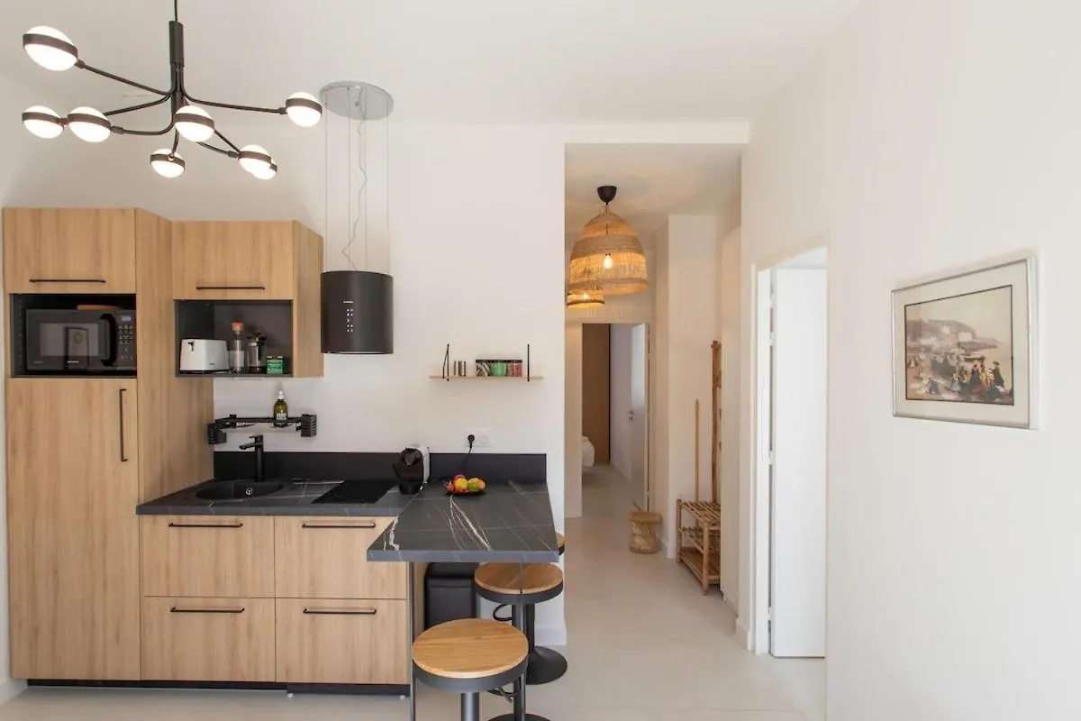 #35 Suite Carlone 5Min From The Beach Ac & Terrace Nice 0*,  France
